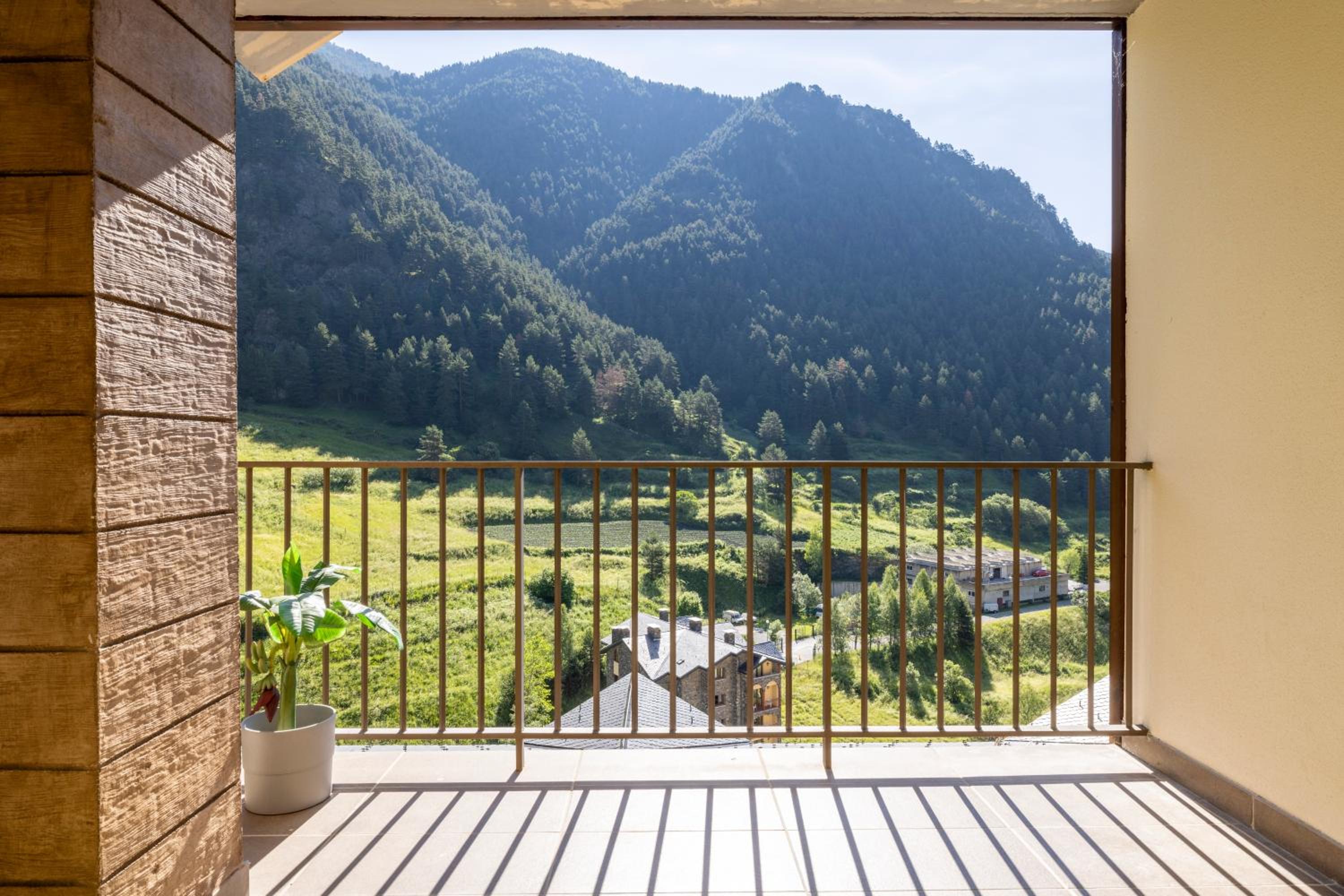 Vistas PRECIOSAS Al Valle De Arinsal - 6PAX- A Pie De Pistas & ESQUÍ - Free Parking l by BonesVacances