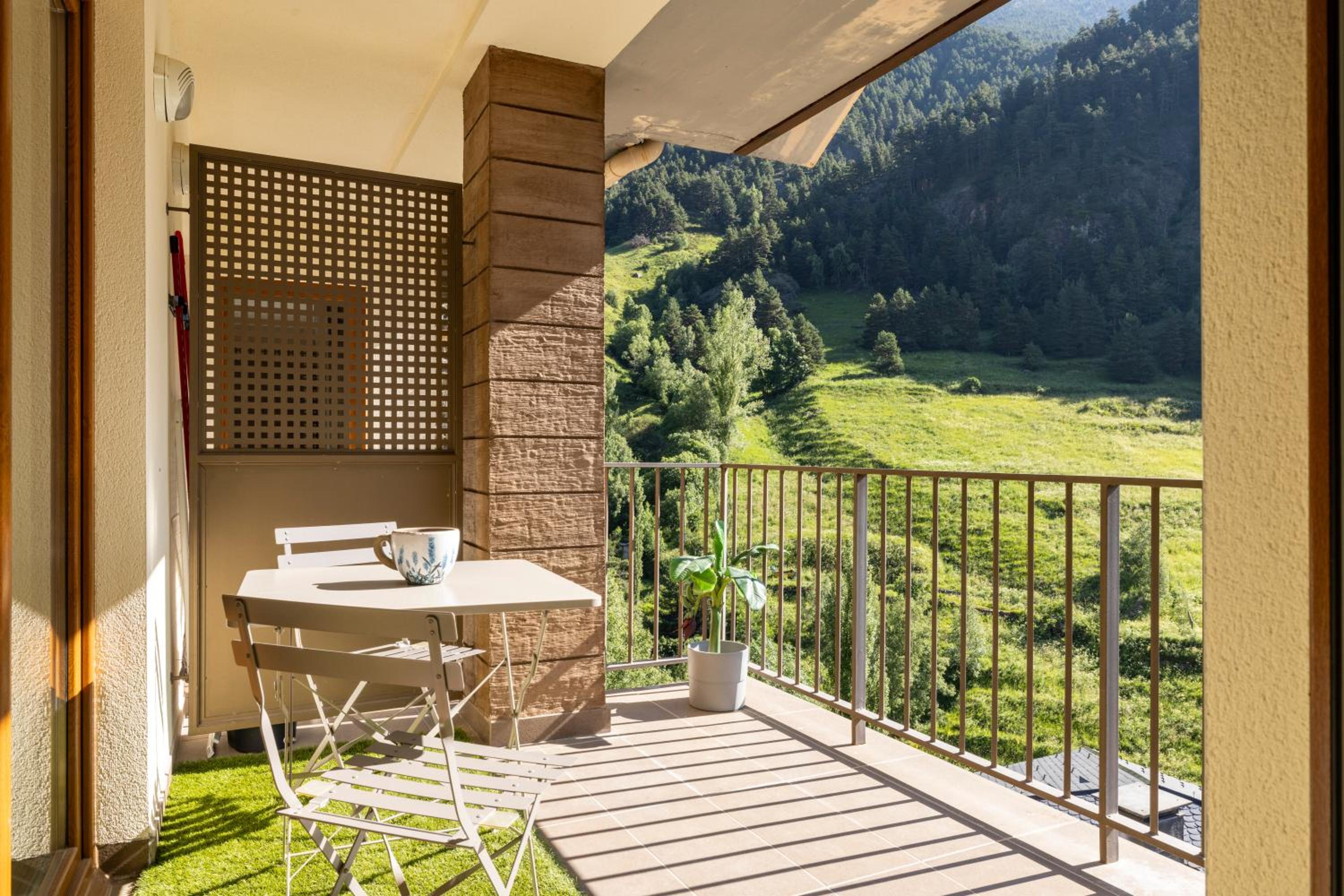 Vistas PRECIOSAS Al Valle De Arinsal - 6PAX- A Pie De Pistas & ESQUÍ - Free Parking l by BonesVacances