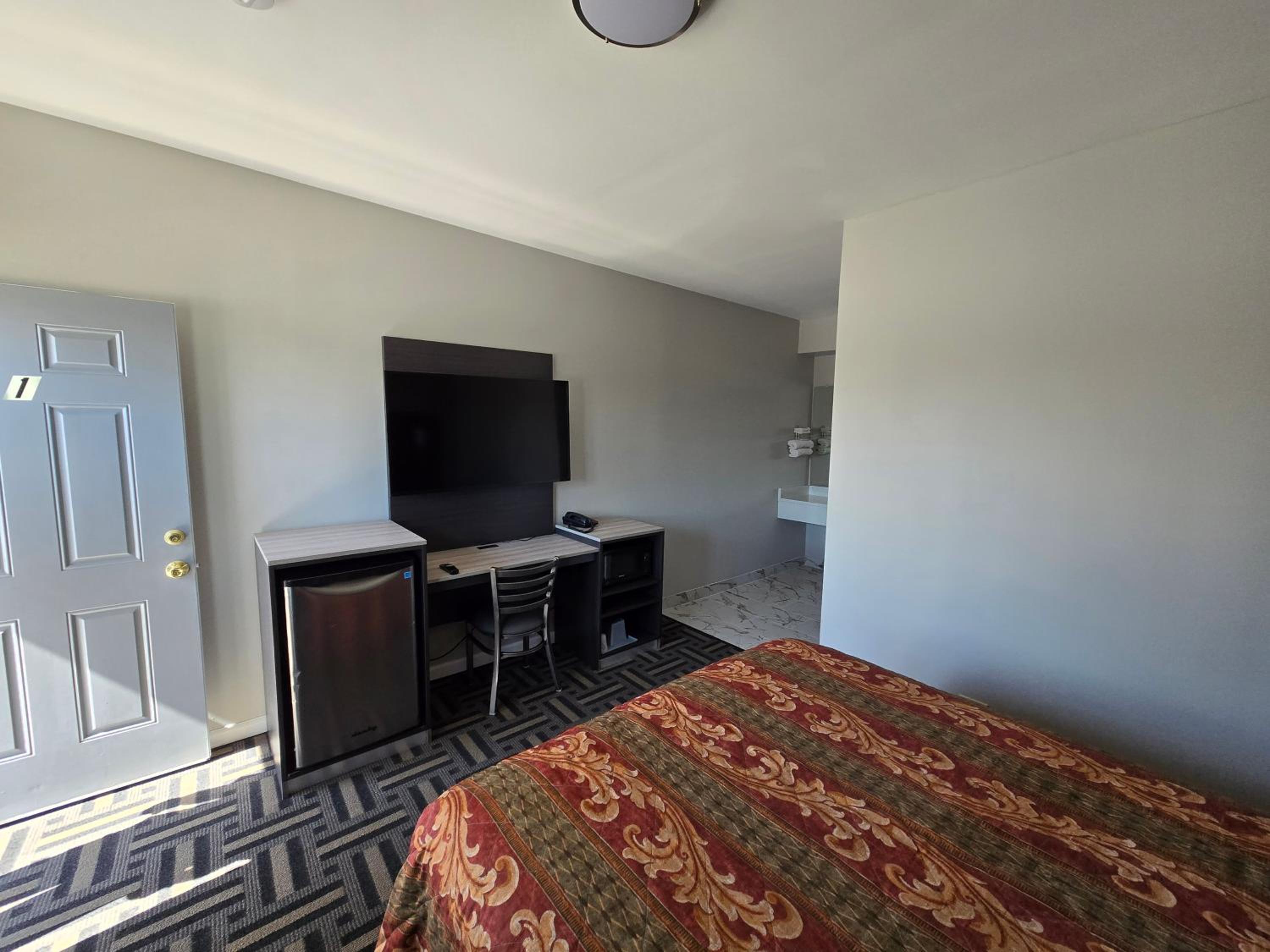 Skyline Motel view 5