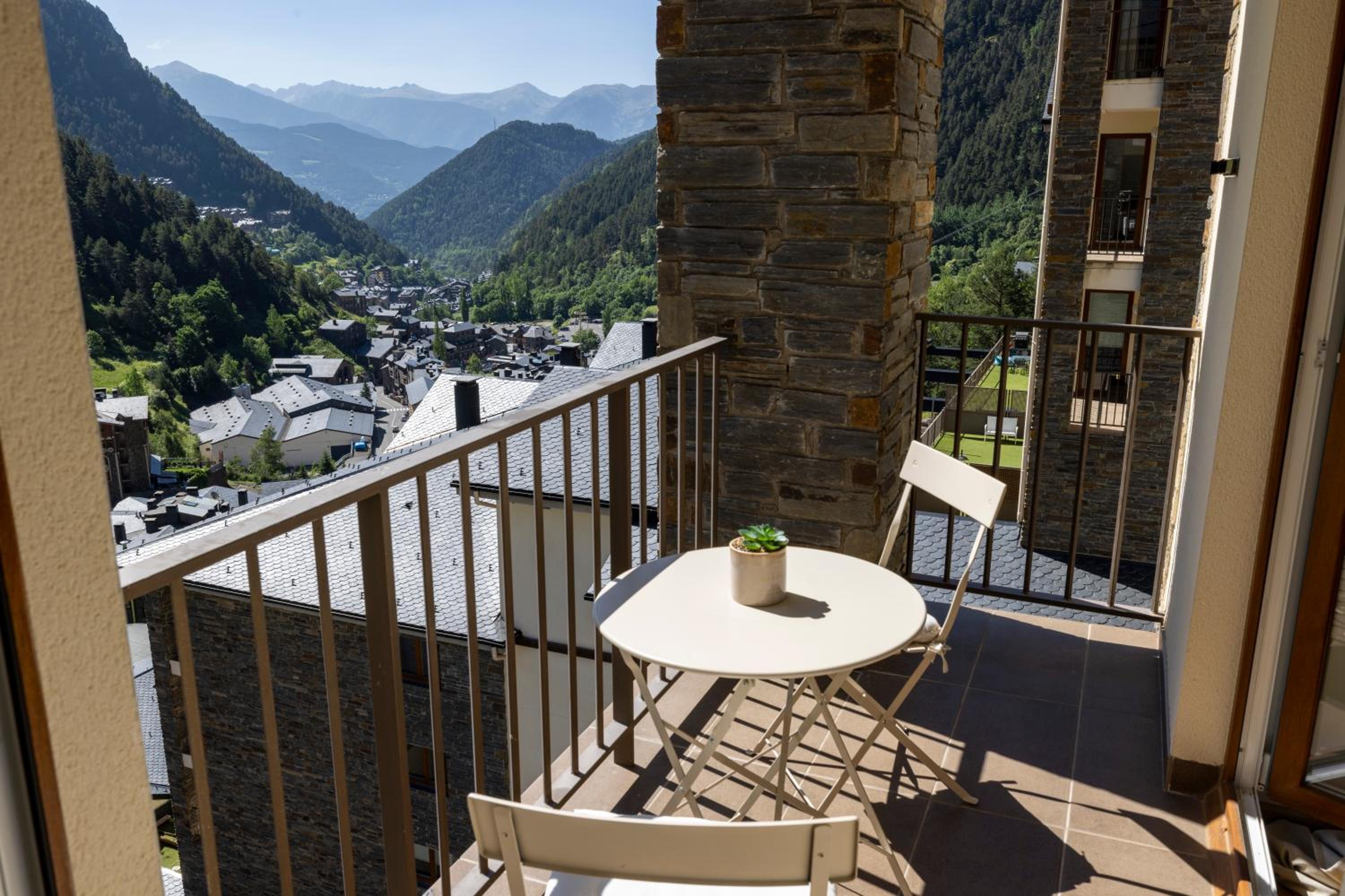 Iconic - A Pie De Pistas En 1 Minuto - Terraza con Vistas al Valle Arinsal - Parking Gratis l by BonesVacances