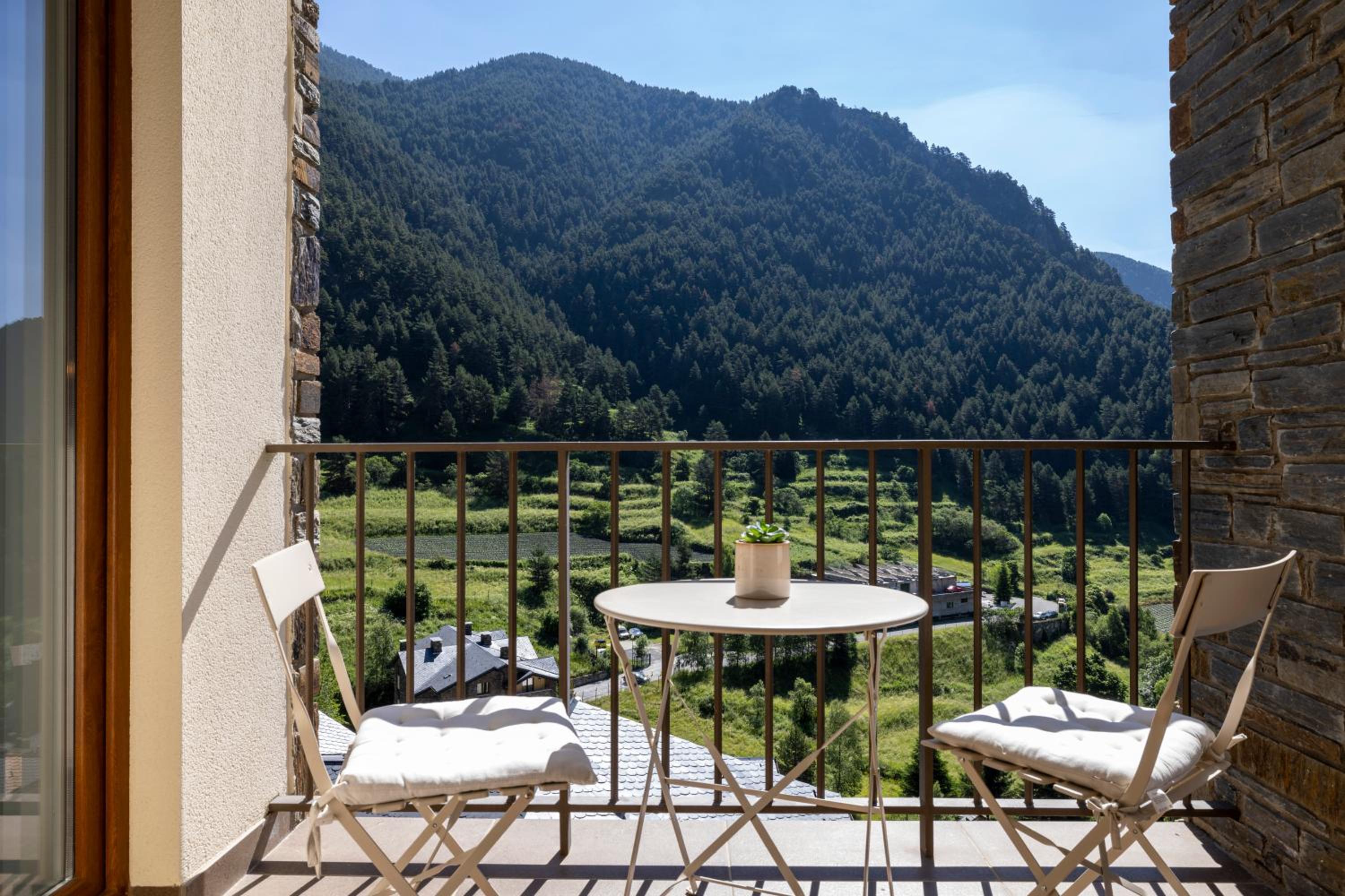 Iconic - A Pie De Pistas En 1 Minuto - Terraza con Vistas al Valle Arinsal - Parking Gratis l by BonesVacances