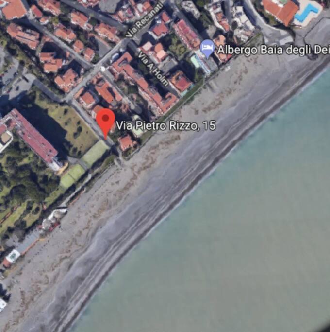 Apartamento Frente al Mar con Jardín view 4