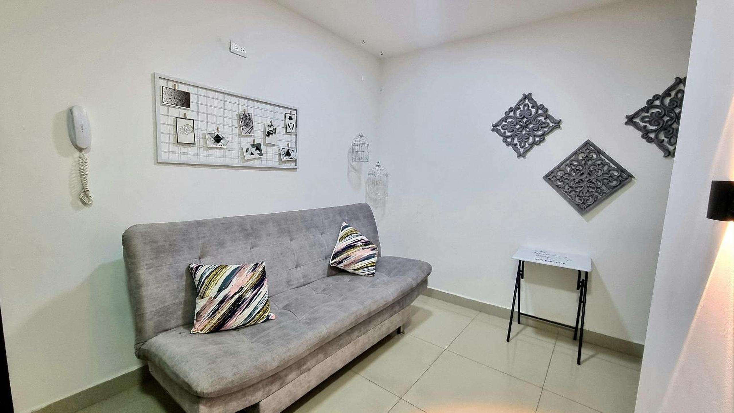 ED SANTO TOMAS LAURELES MEDELLIN