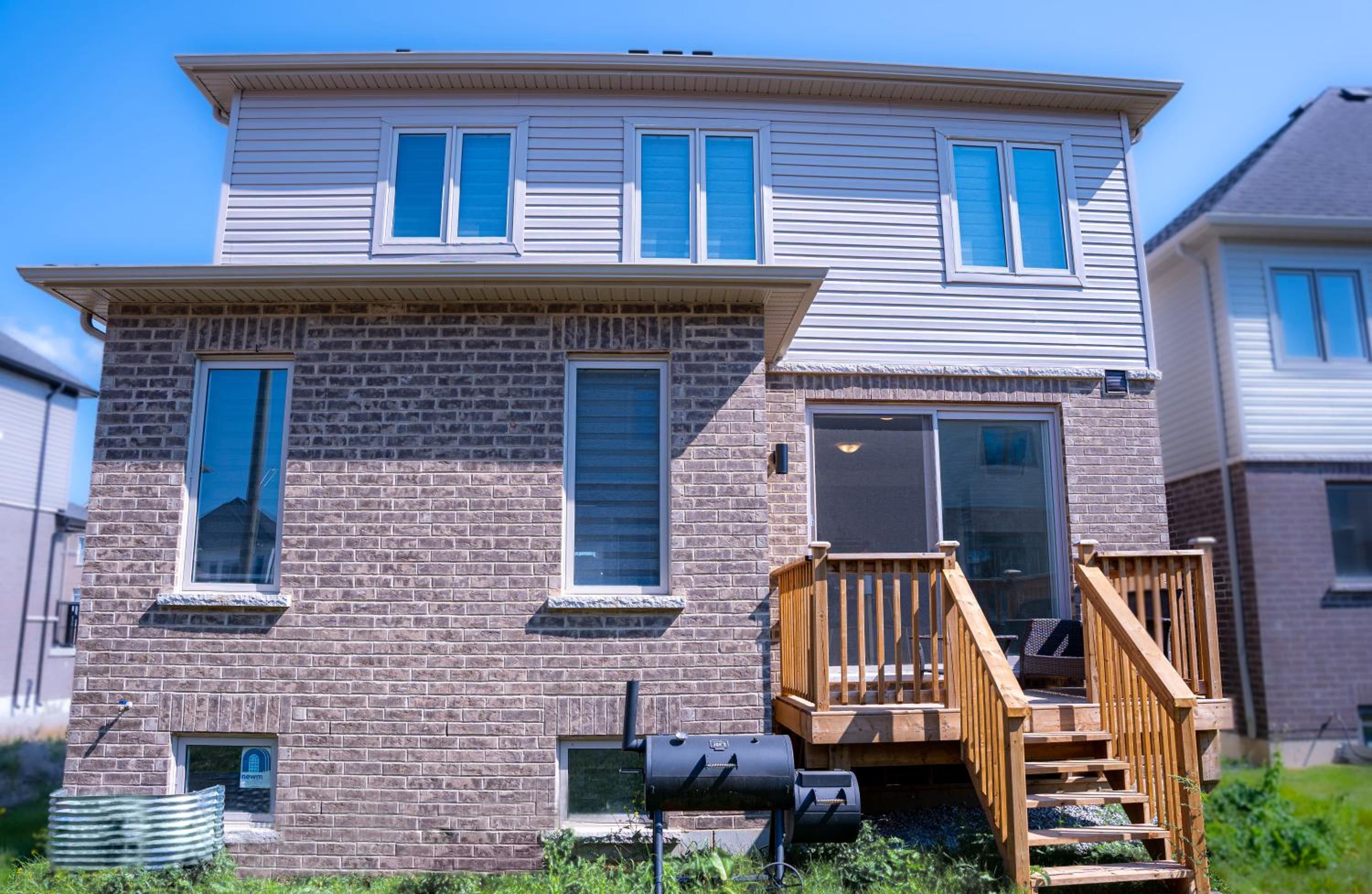Modern 4BR house in Barrie!