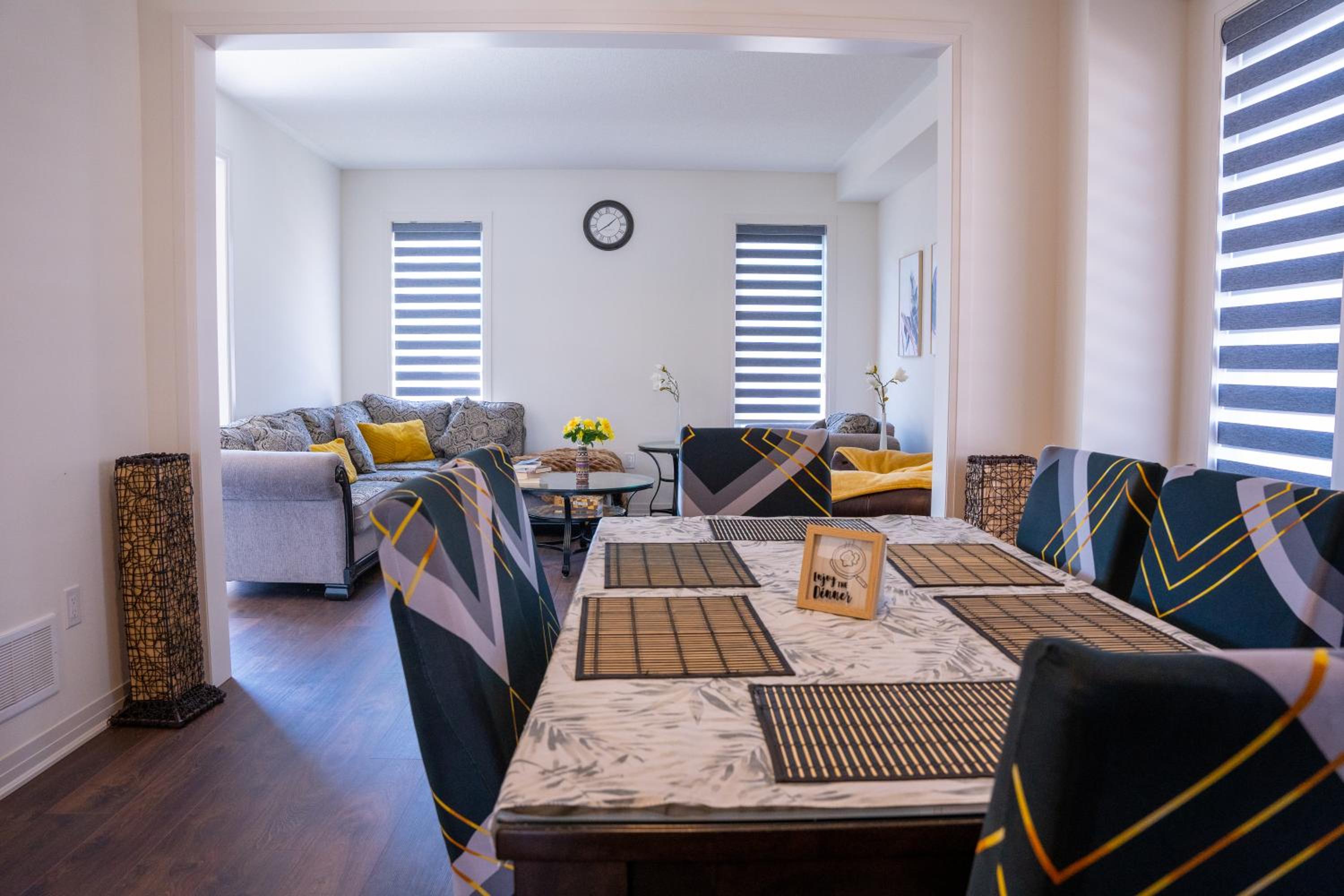 Modern 4BR house in Barrie!