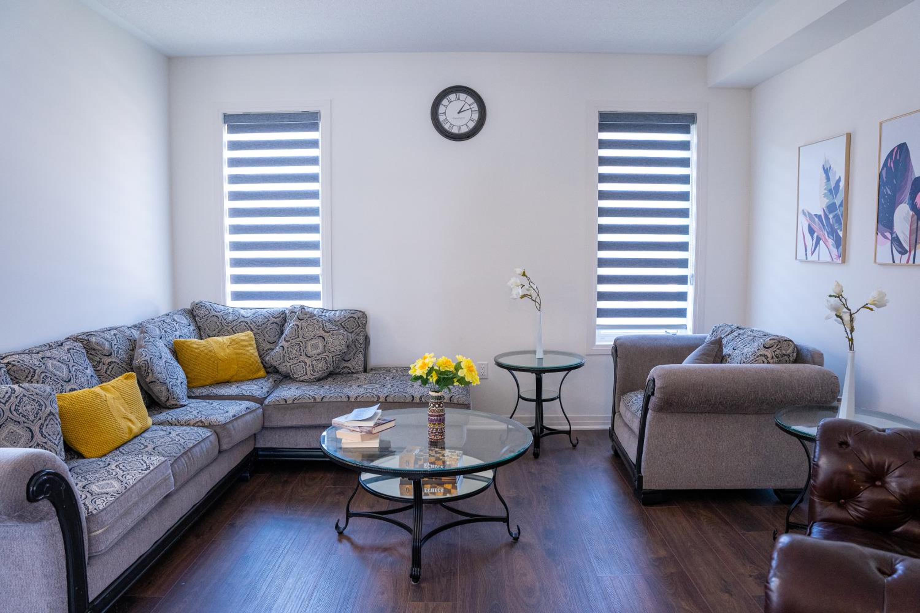 Modern 4BR house in Barrie!