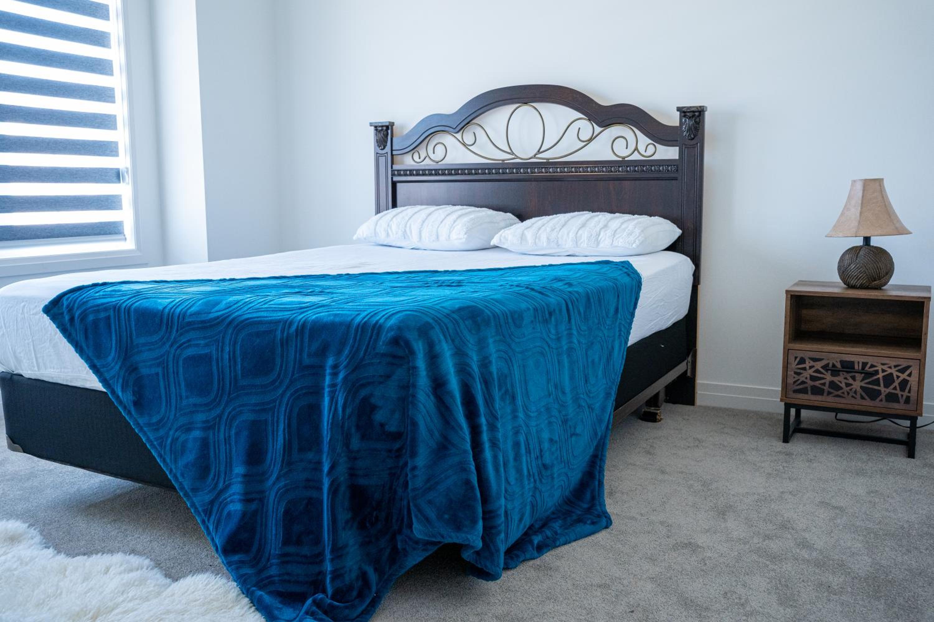 Modern 4BR house in Barrie!