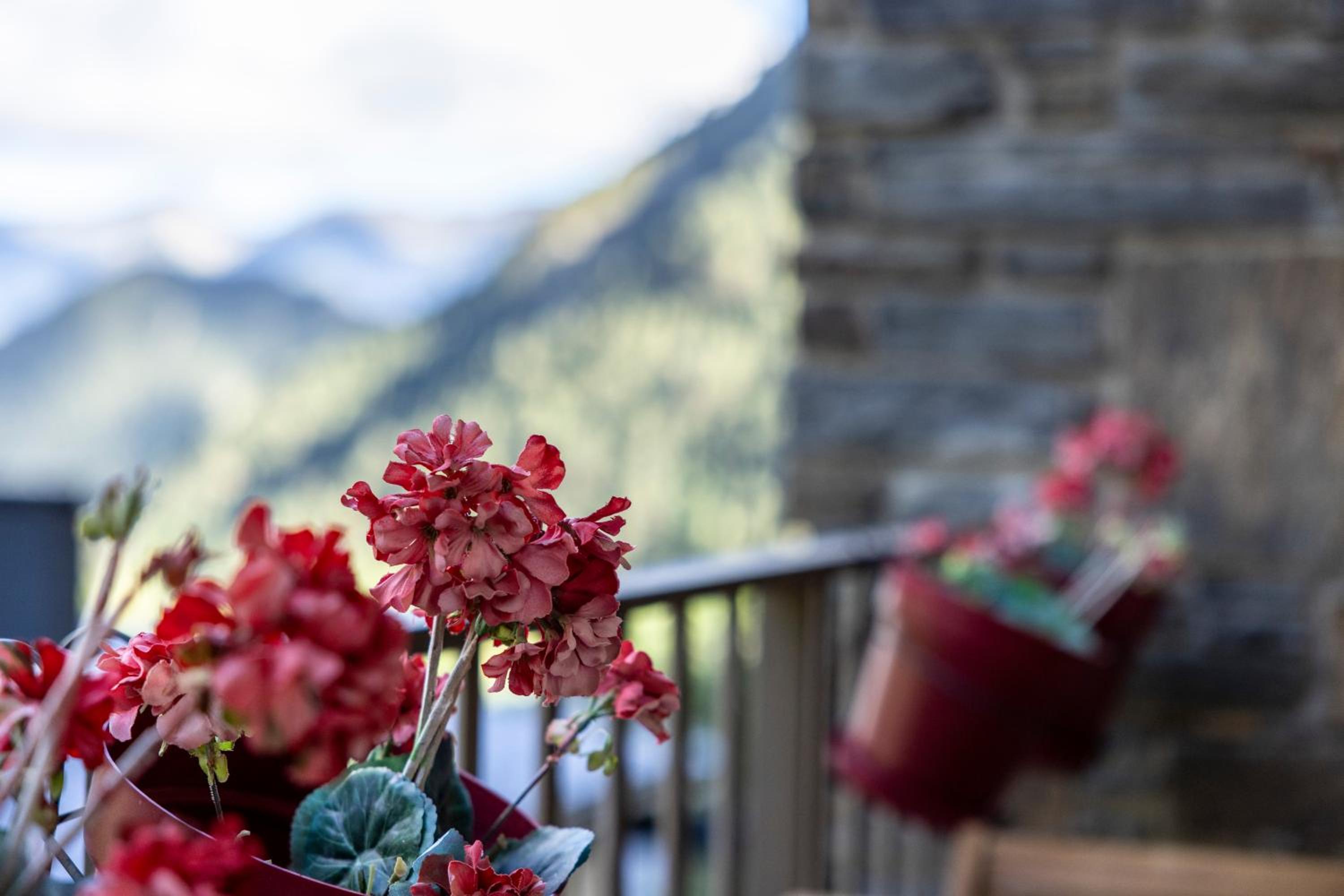 Terraza con Increibles Vistas Para 6 adultos y 2 extra niño - 3 habitaciones - 2 baños - ARINSAL - FREE PARKING l by BonesVacances