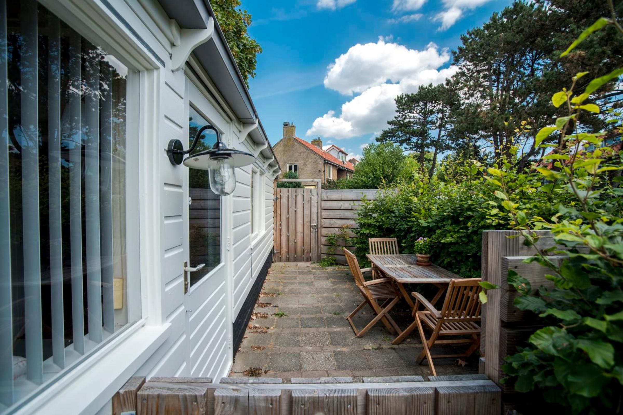 Thérése characteristic garden cottage view 2