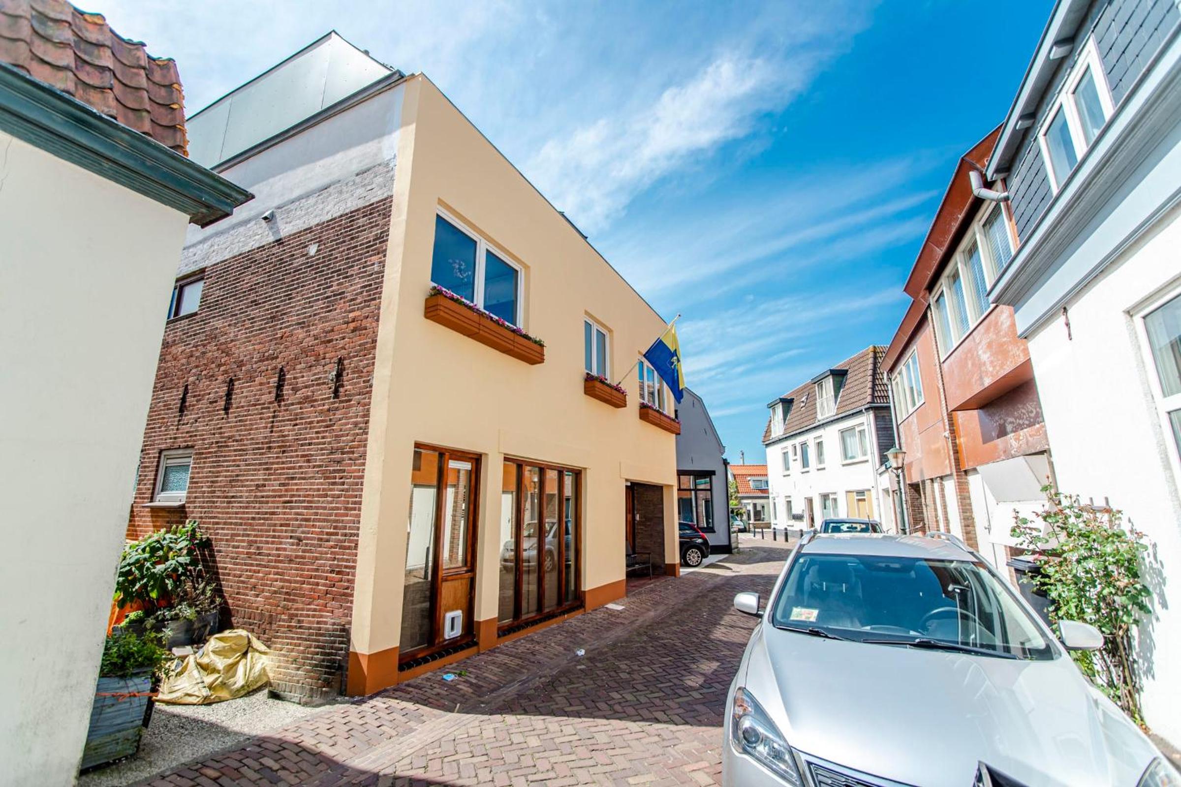 Sunny Spacious Apartment De Bijenkorf view 3