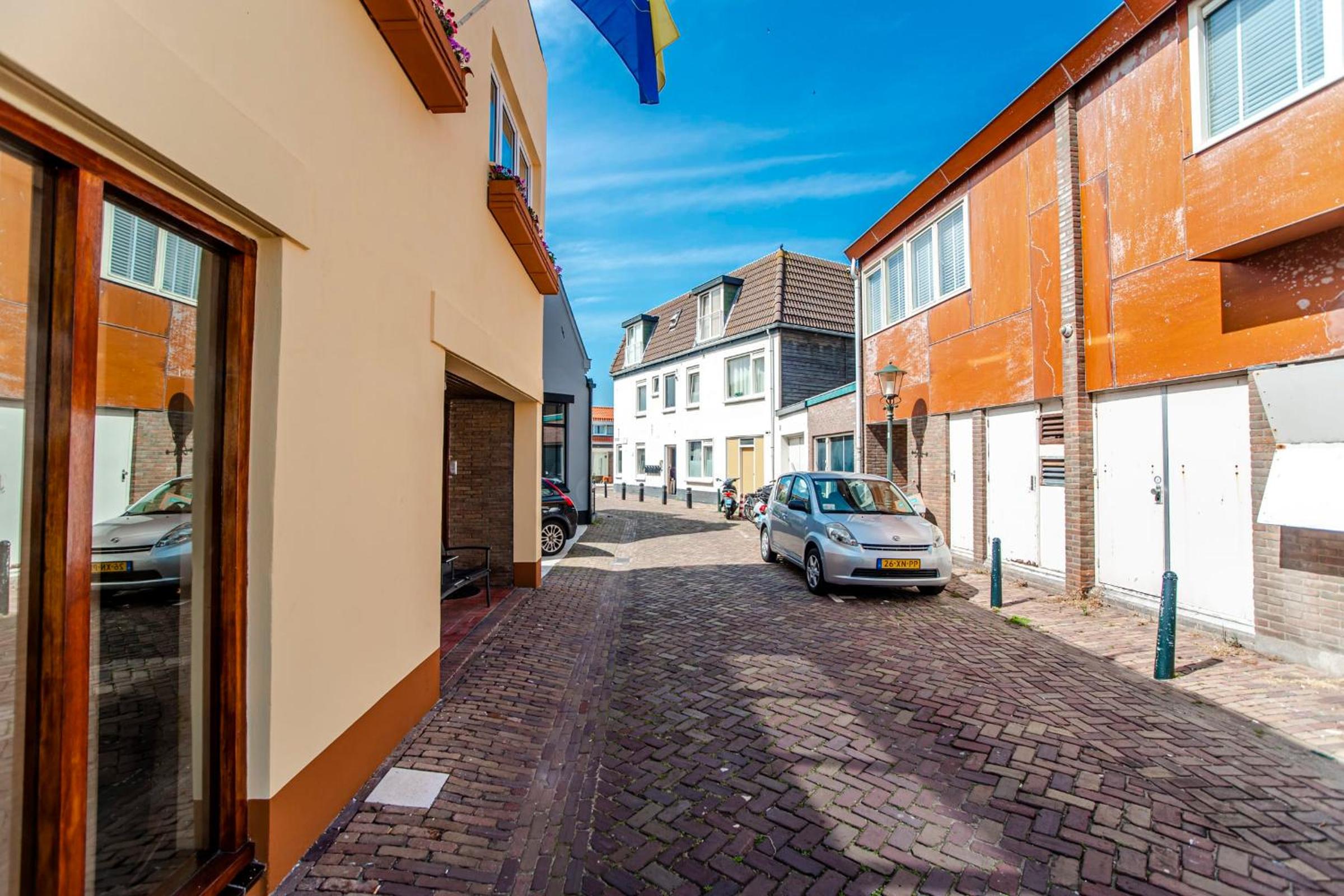 Sunny Spacious Apartment De Bijenkorf view 2