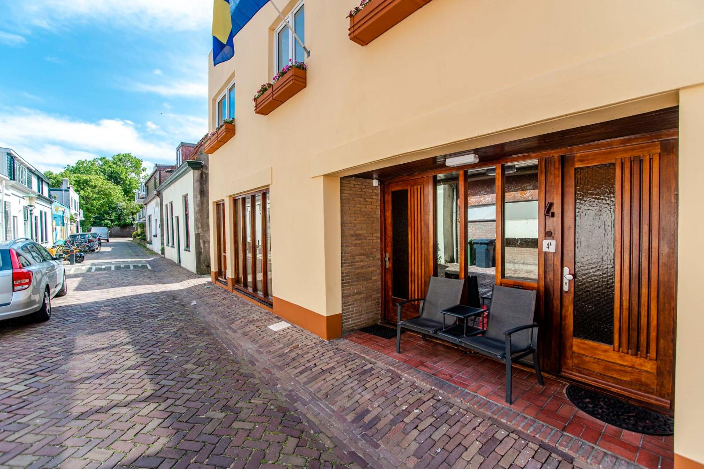 Sunny Spacious Apartment De Bijenkorf view 4