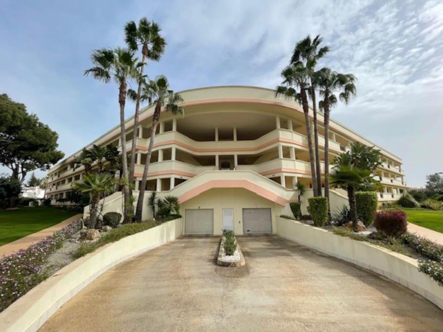 VILAMOURA ESCAPE with a Large Balcony and Parking view 4