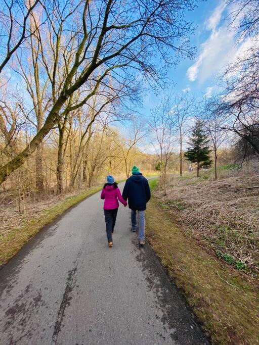 Serene Don River Nature gateway- 2BR suite, Private Patio, Free Parking