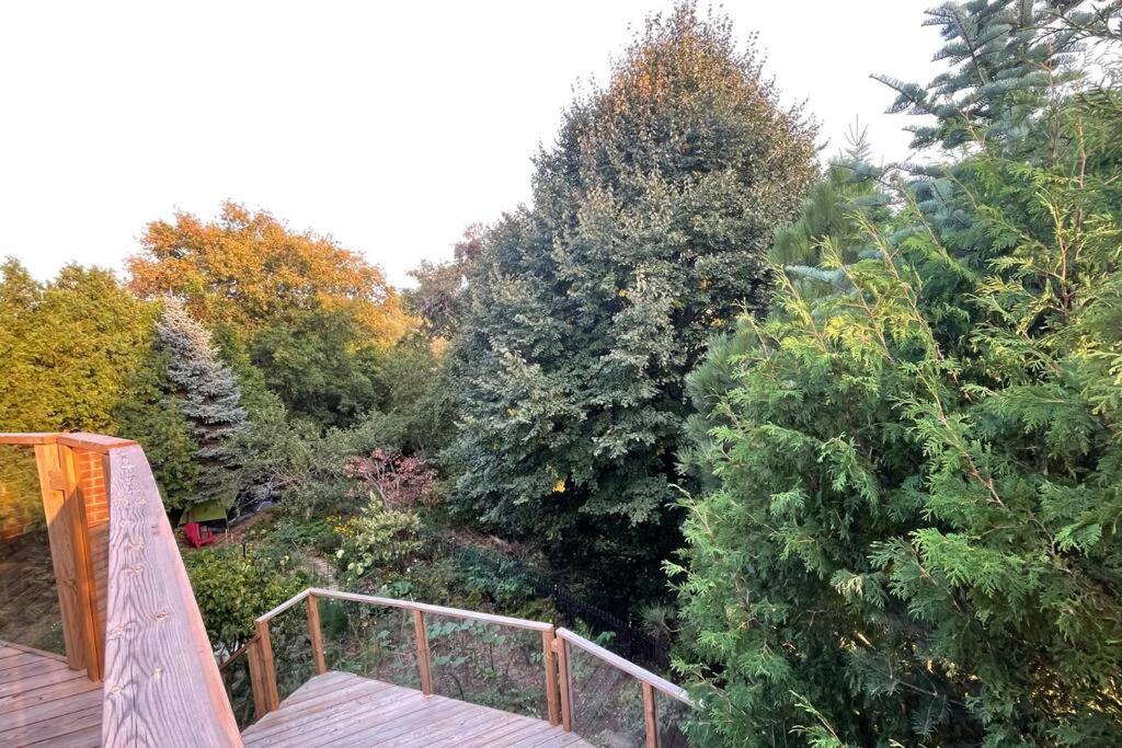 Serene Don River Nature gateway- 2BR suite, Private Patio, Free Parking