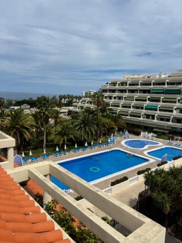 Top Terrassen Wohnungen, direkt am Strand, 25 m beheiztem Pool, Wifi free, free parking view 2