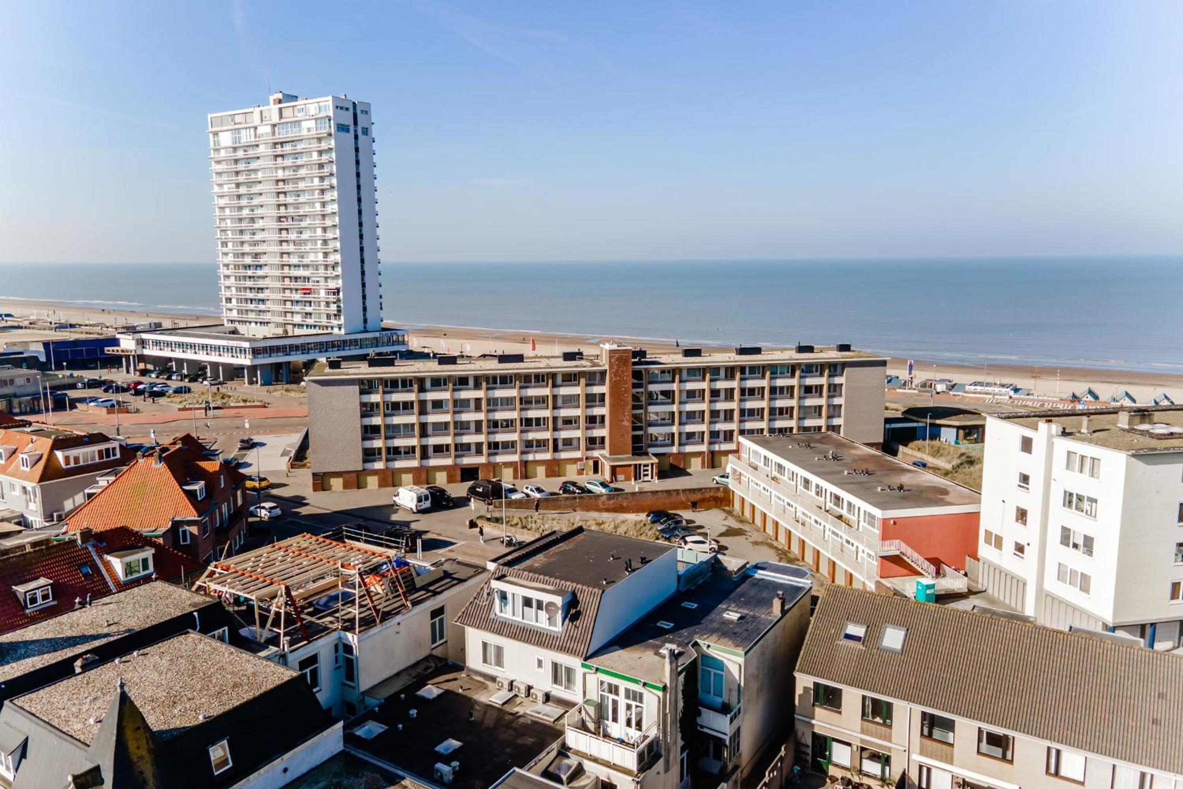 Studio Tara at the Beach with Private Parking