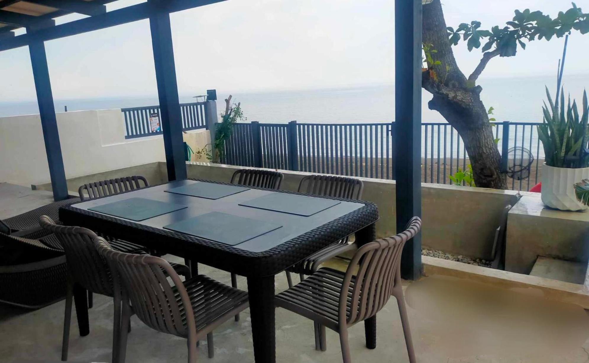 Beach Escape 1 Beachfront- Optional Jacuzzi view 3