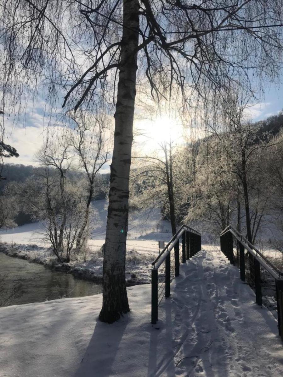 Freistehendes Ferienhaus mit Kamin, Sauna, atemberaubenden Blick ins Tal, mehrere Terrassen, 1500qm Grundstück 1,6m hoch eingezäunt