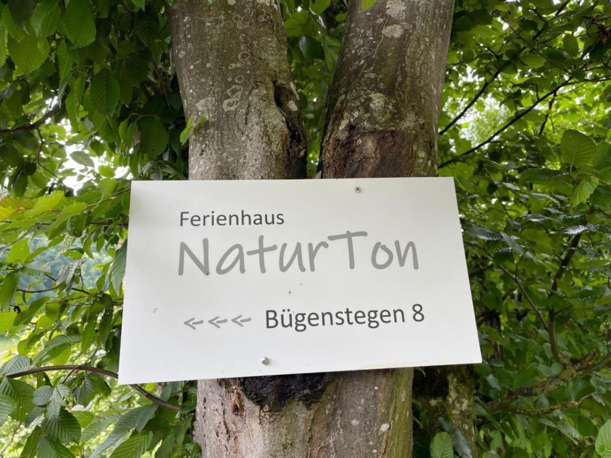 Freistehendes Ferienhaus mit Kamin, Sauna, atemberaubenden Blick ins Tal, mehrere Terrassen, 1500qm Grundstück 1,6m hoch eingezäunt