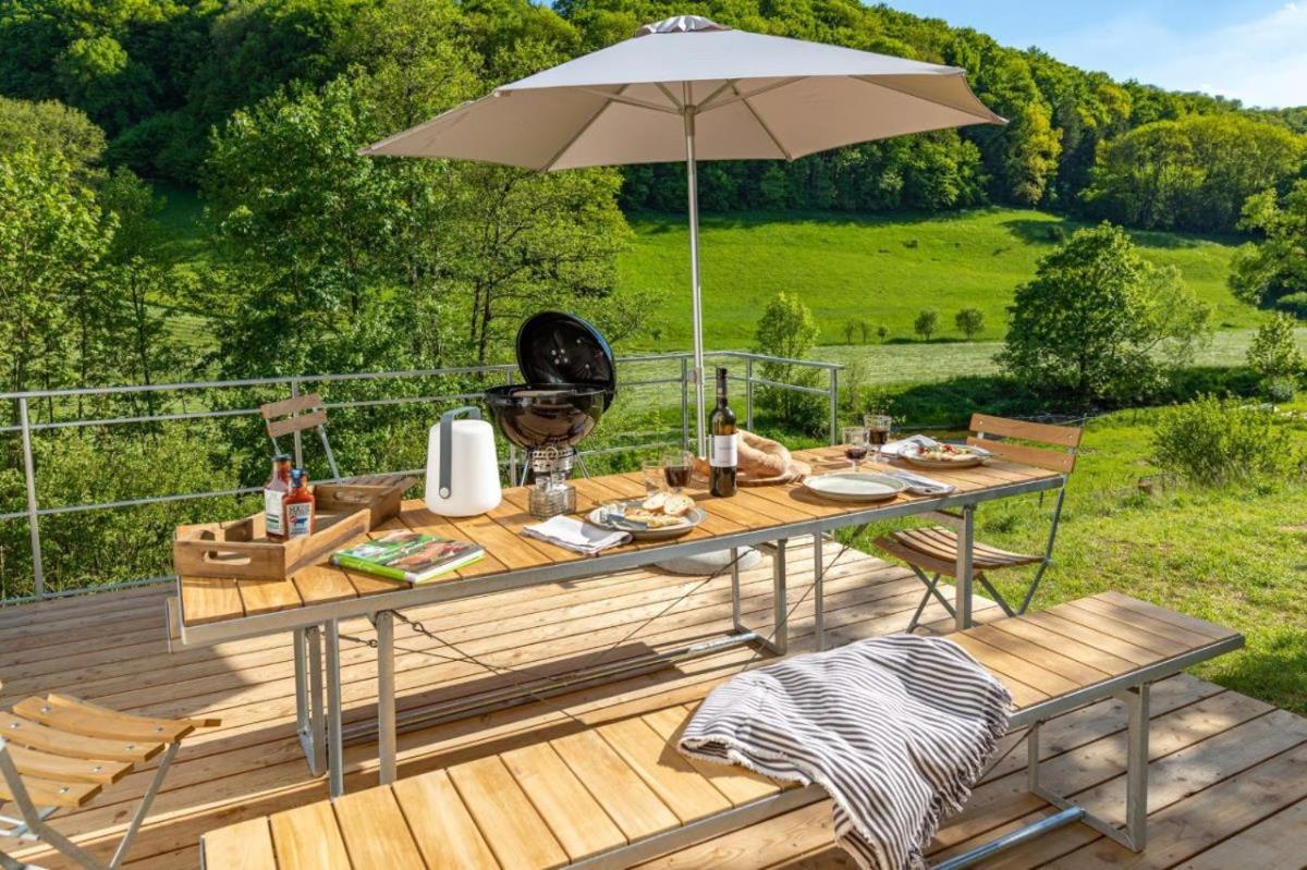 Freistehendes Ferienhaus mit Kamin, Sauna, atemberaubenden Blick ins Tal, mehrere Terrassen, 1500qm Grundstück 1,6m hoch eingezäunt