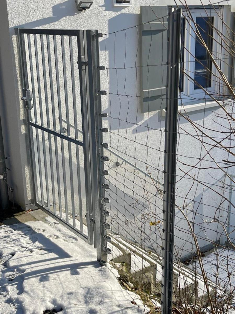 Freistehendes Ferienhaus mit Kamin, Sauna, atemberaubenden Blick ins Tal, mehrere Terrassen, 1500qm Grundstück 1,6m hoch eingezäunt