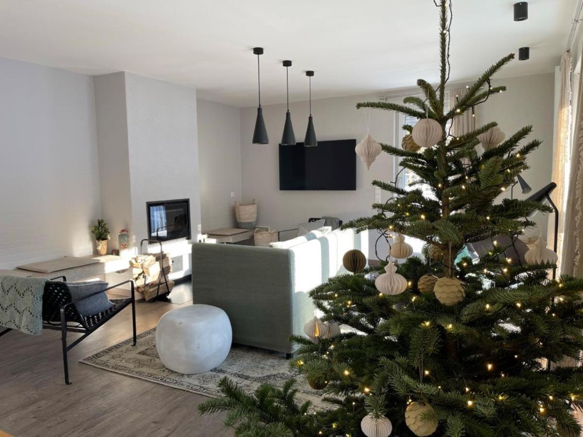 Freistehendes Ferienhaus mit Kamin, Sauna, atemberaubenden Blick ins Tal, mehrere Terrassen, 1500qm Grundstück 1,6m hoch eingezäunt