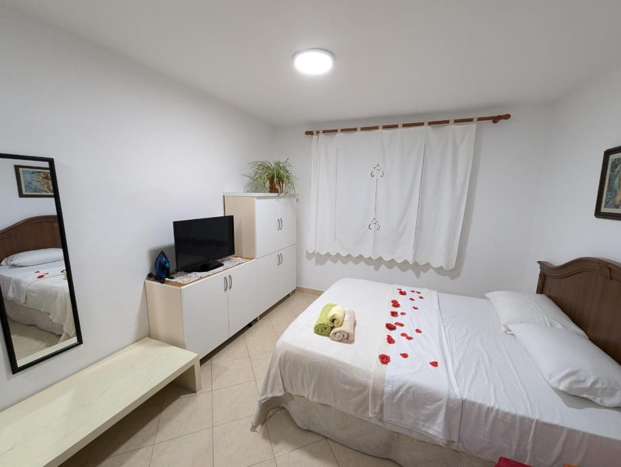 Zhizelle Xhamllik'Apartment