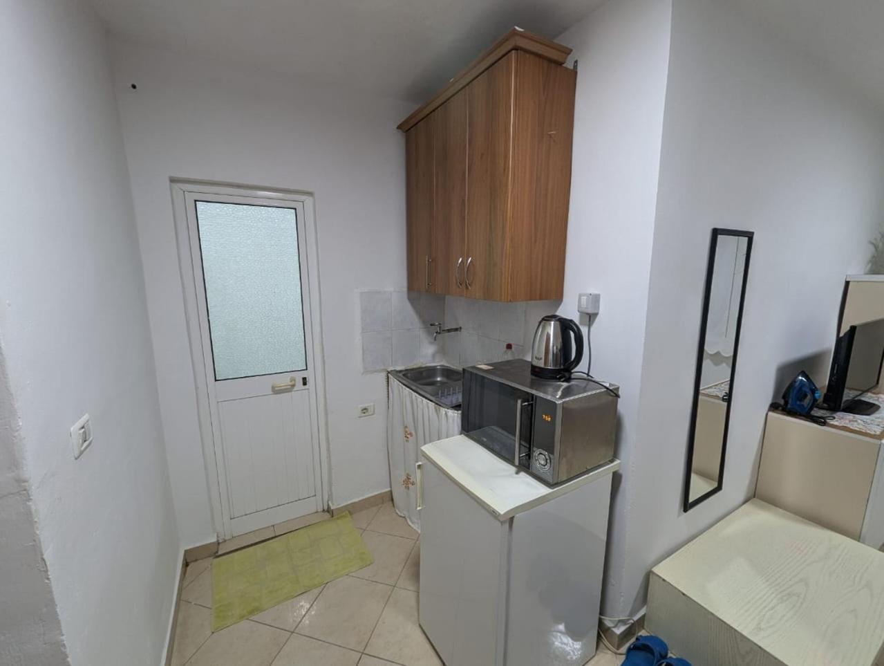 Zhizelle Xhamllik'Apartment