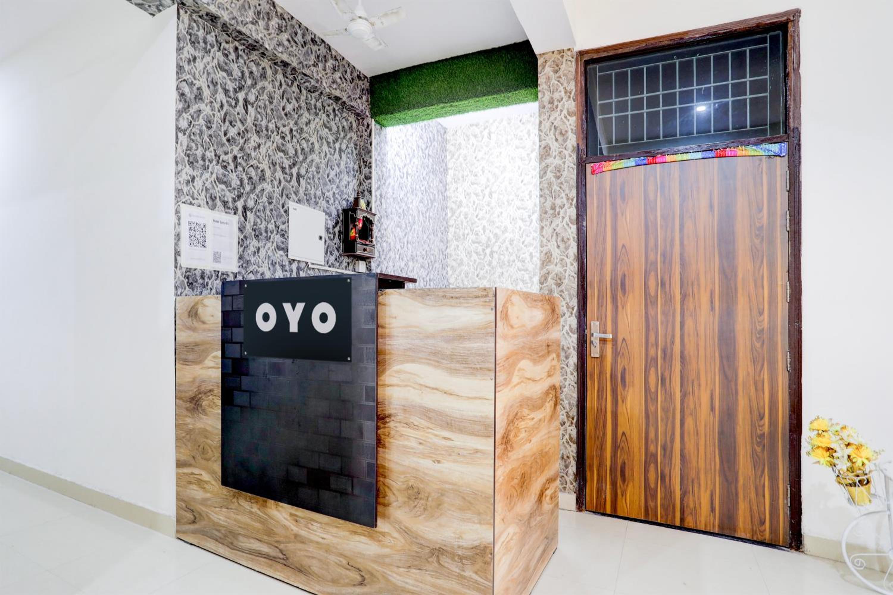 Lobby & Reception