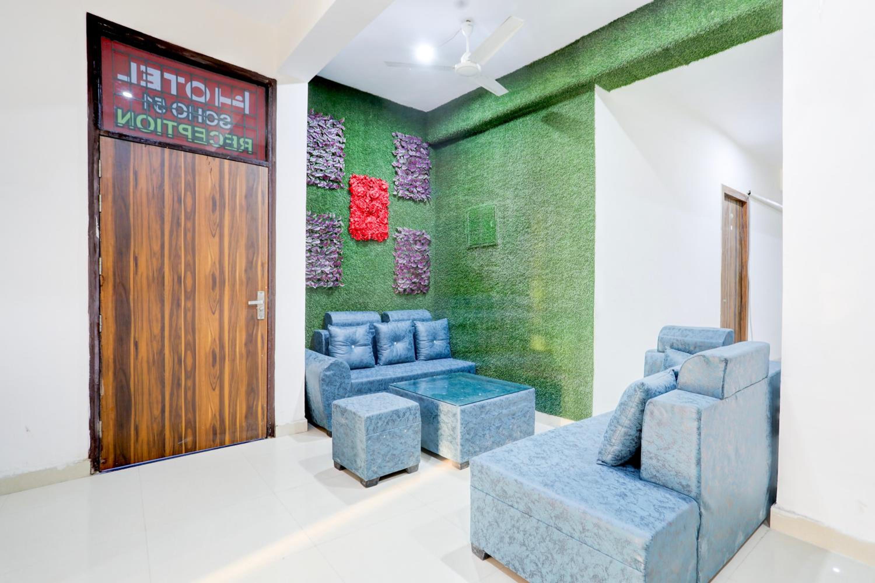 Lobby & Reception