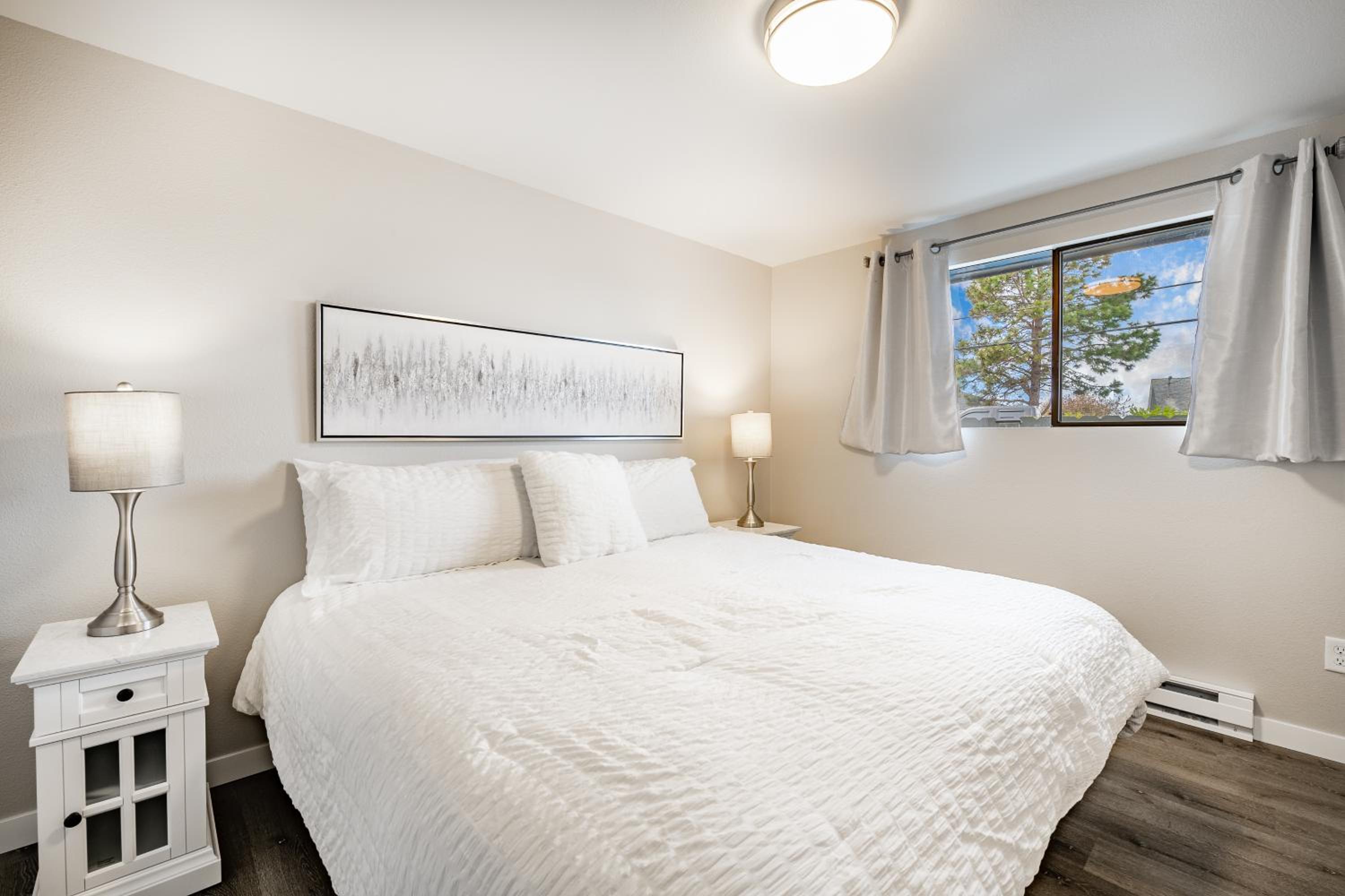 Modern Condo with Family-Friendly Hot Tub 102