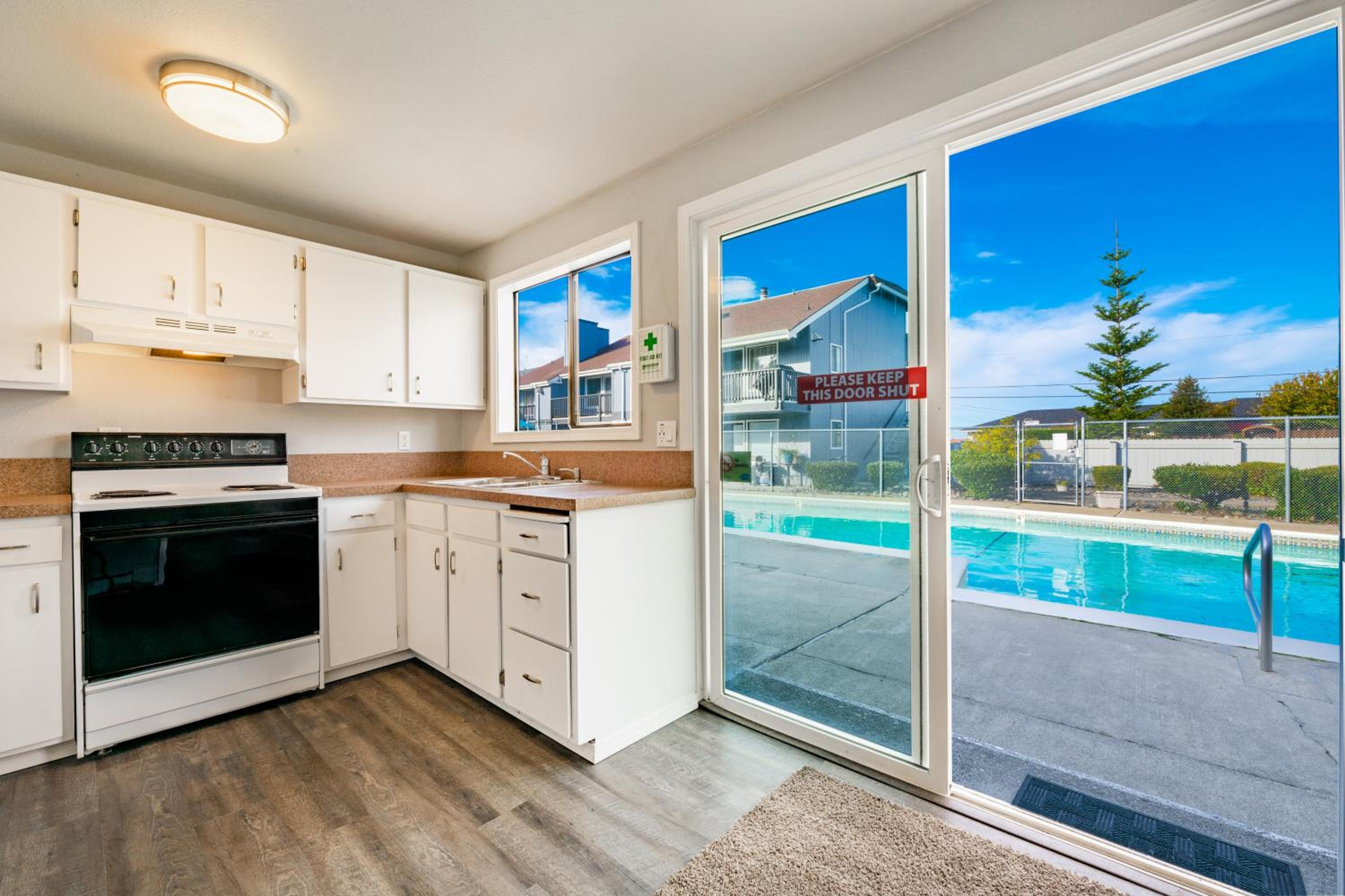 Modern Condo with Family-Friendly Hot Tub 102