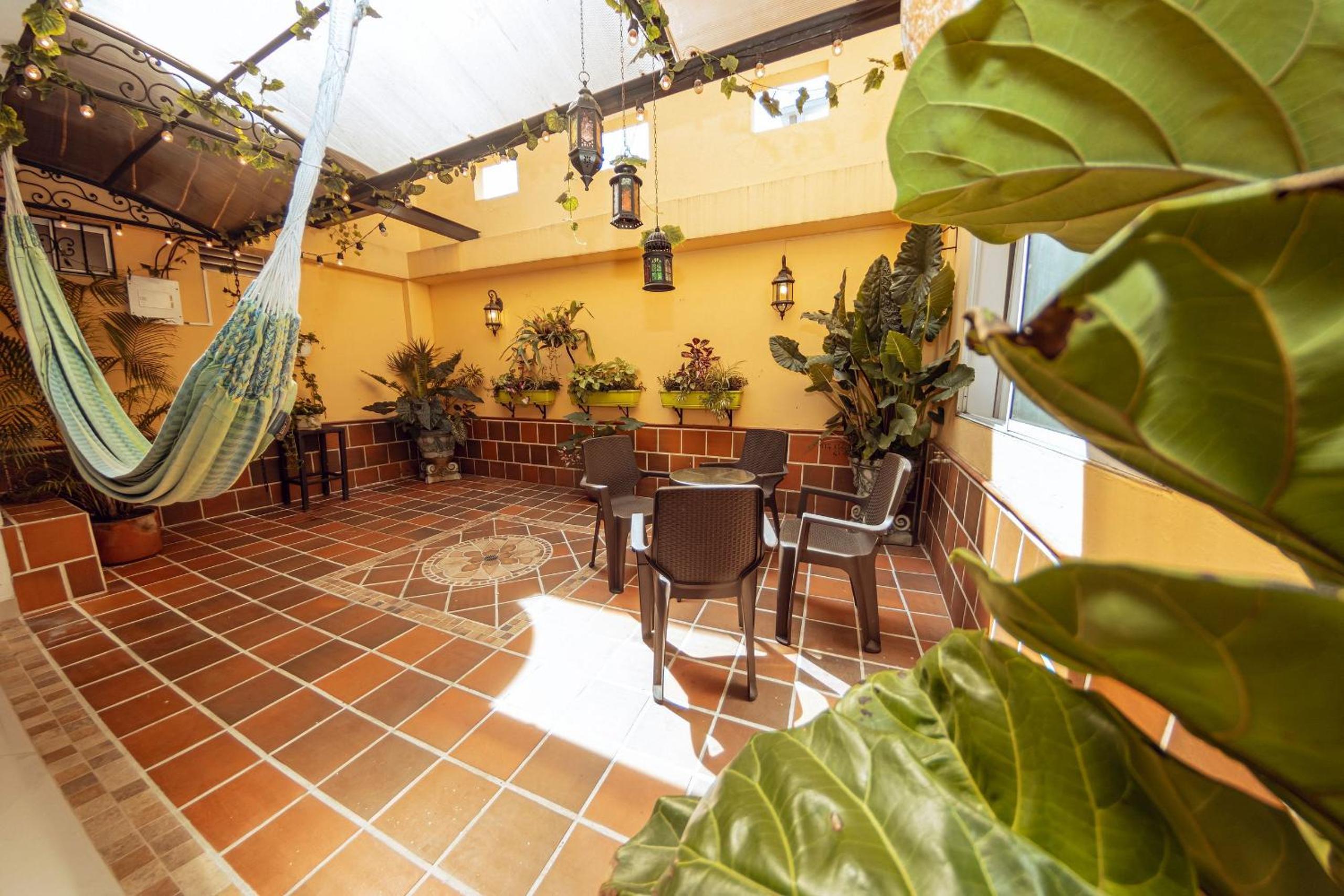 ED SANTO TOMAS LAURELES MEDELLIN