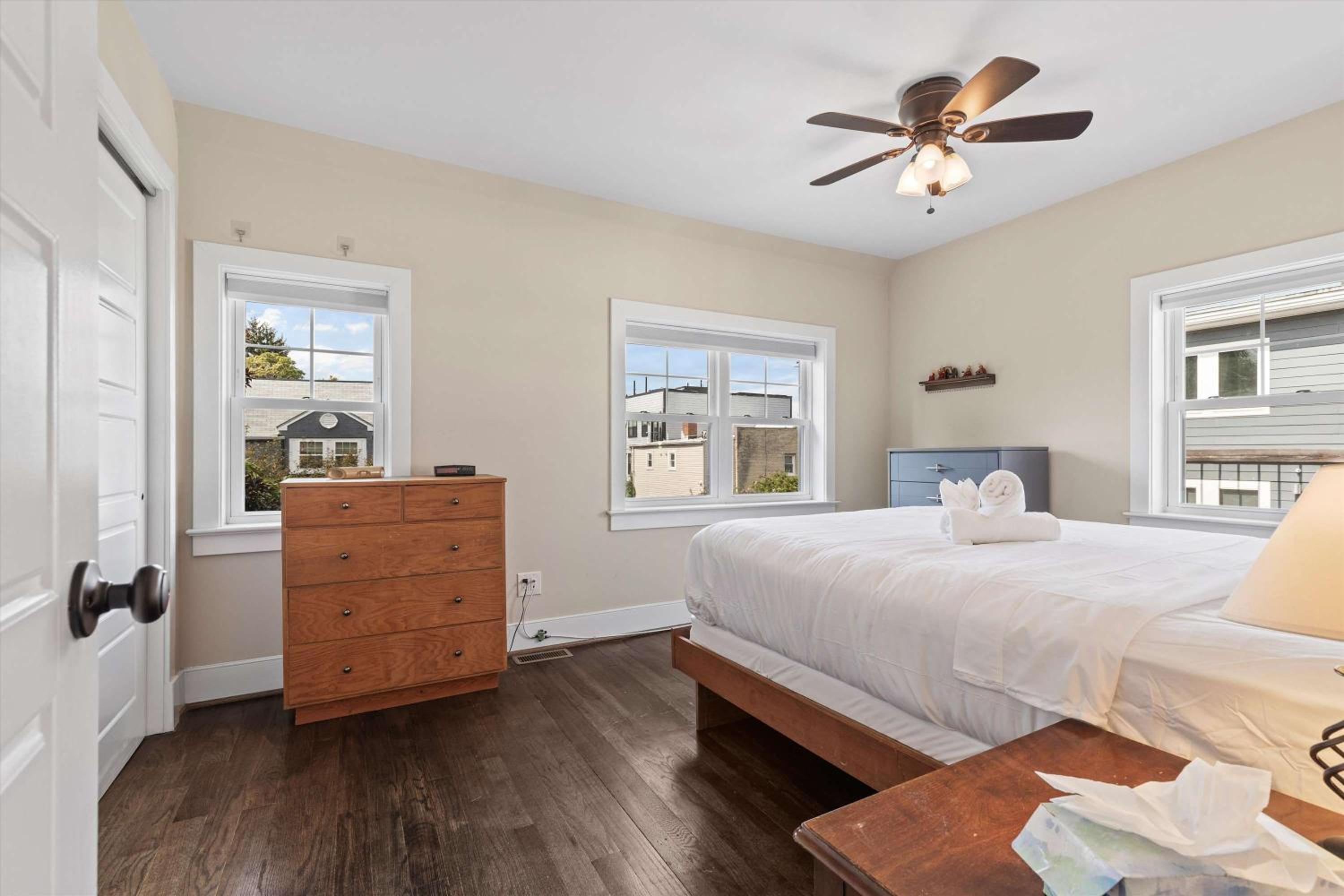 Entire 3-BR Row House in Peaceful Kingman Park DC view 4
