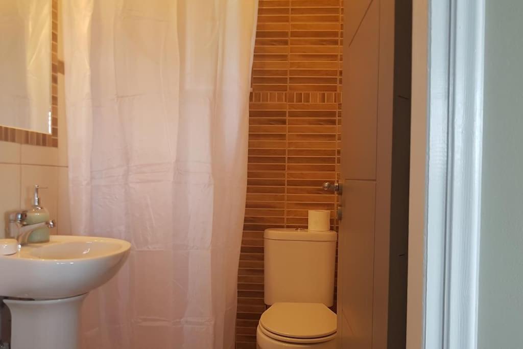 Spacious Retreat with Captivating Mnt View view 3
