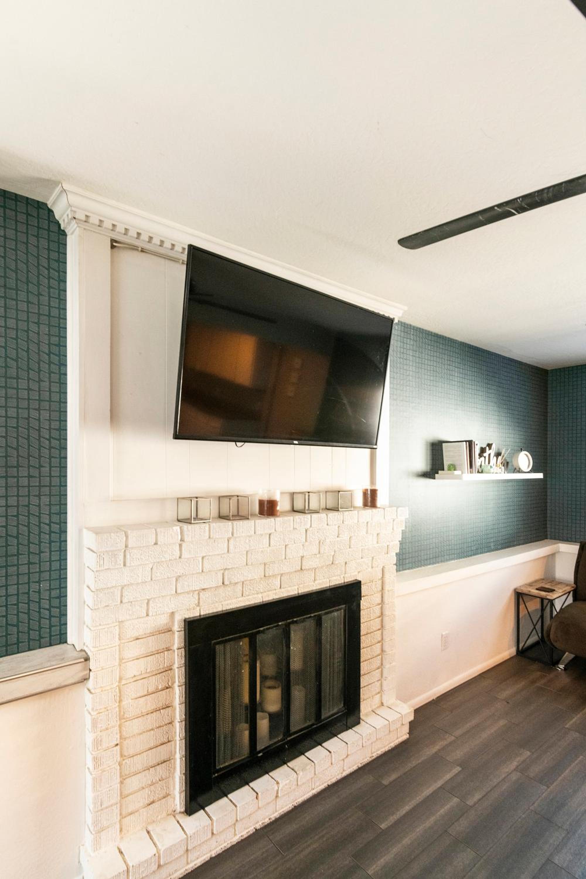 Heated pool, Sports Court, Pool table, King beds view 4