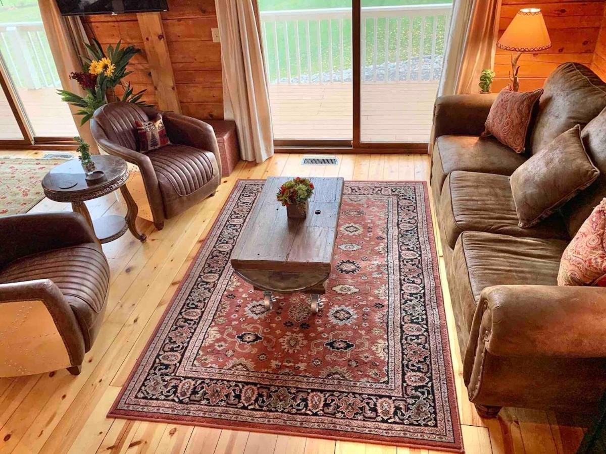 Heartwood Lavish Cottage in the Smoky Mountains view 3