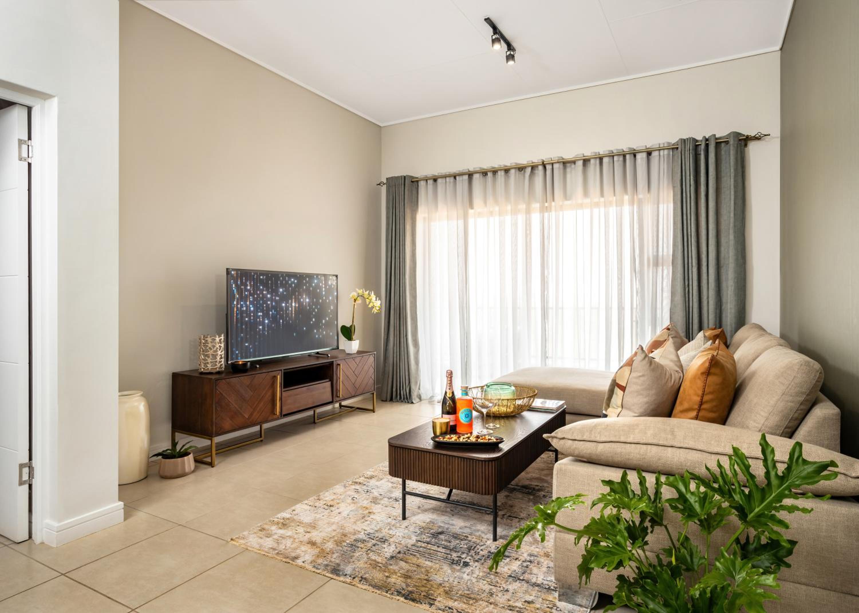Woman Era-Penthouse apartment