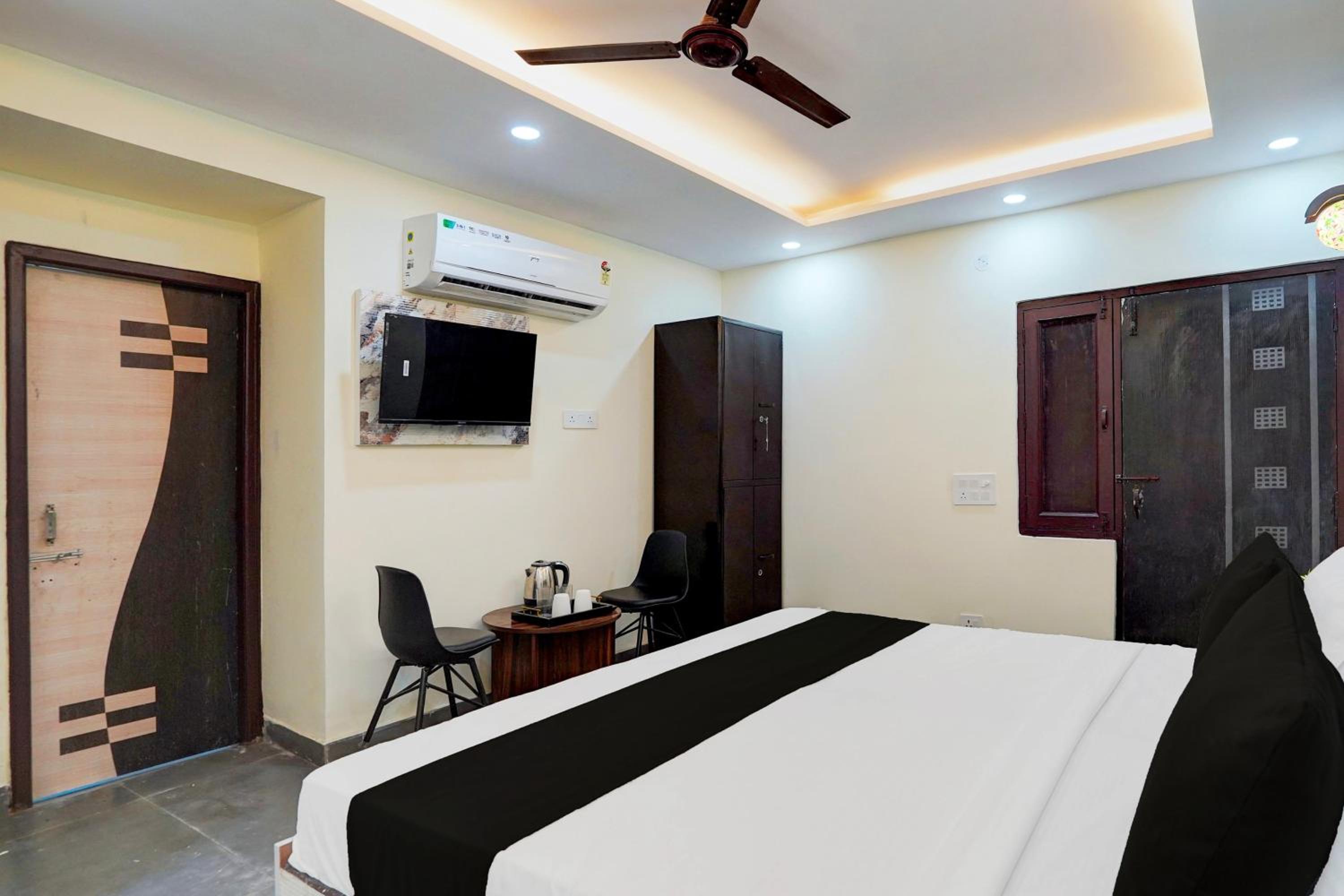 Hotel O City Palace