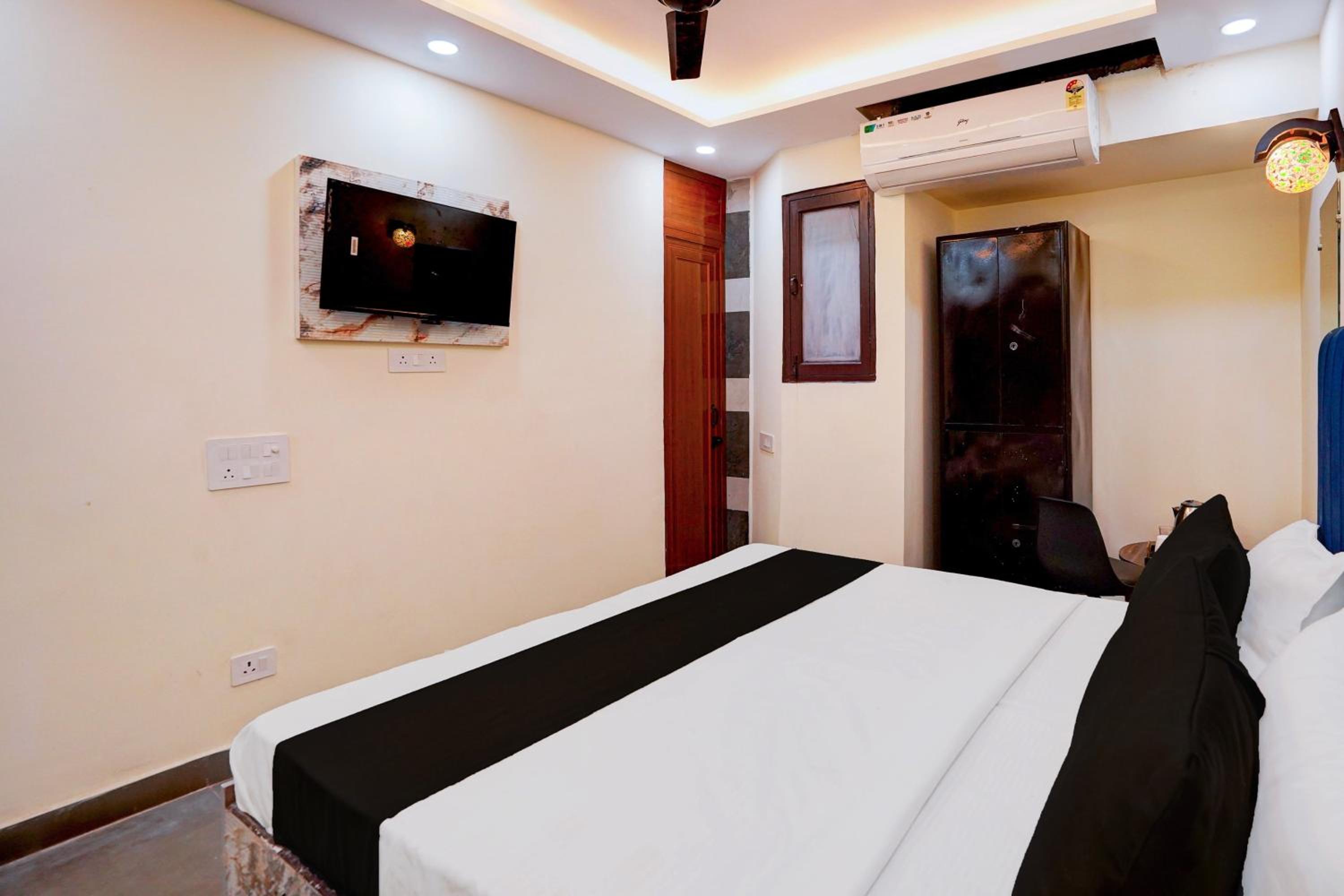 Hotel O City Palace