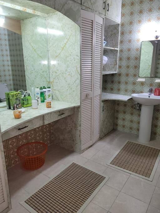 Graeme Hall Park Apartment
