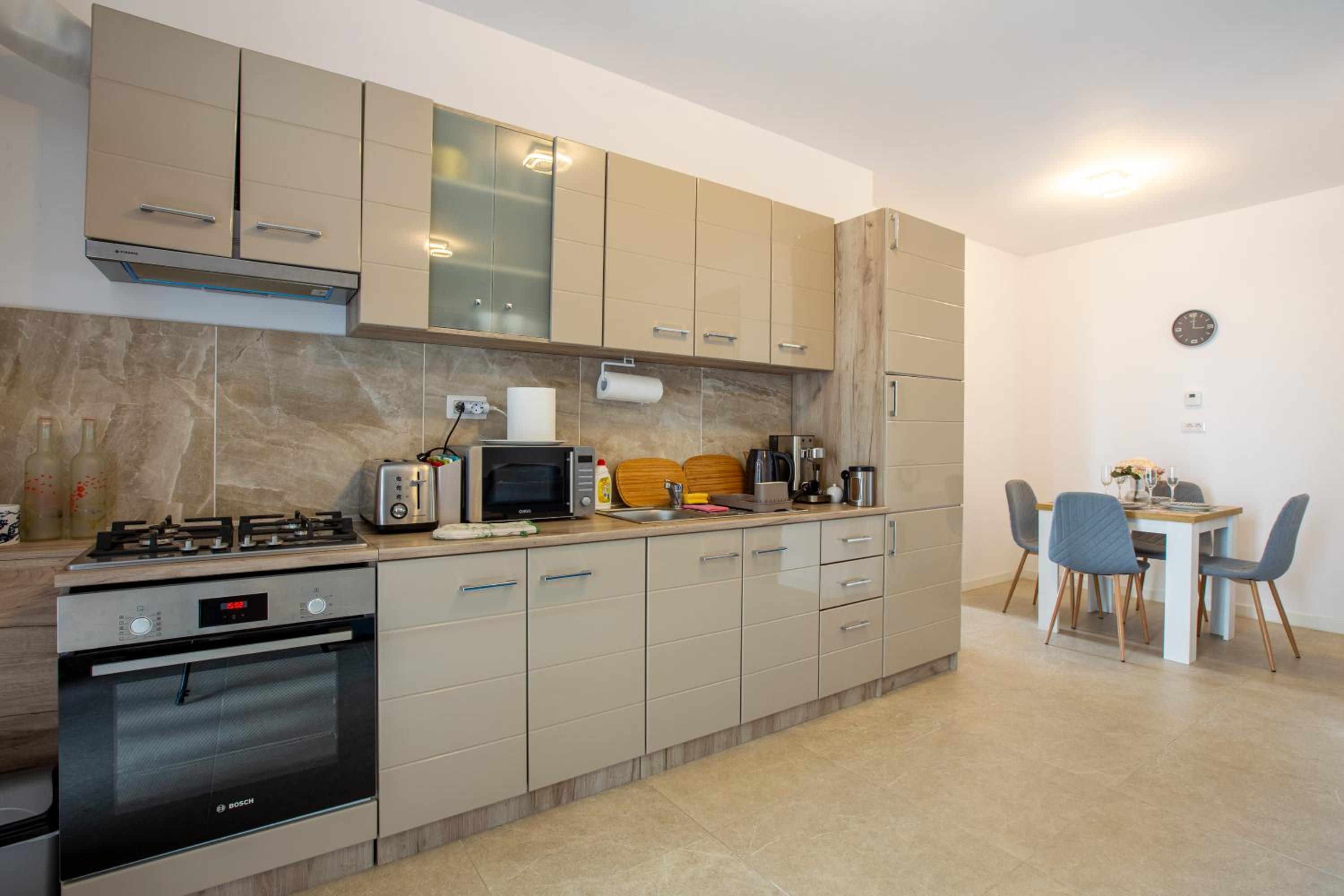 ATENEO - TREVI 2 ApArt Hotel, Modern DeLuxe Apartment with Big Terrace