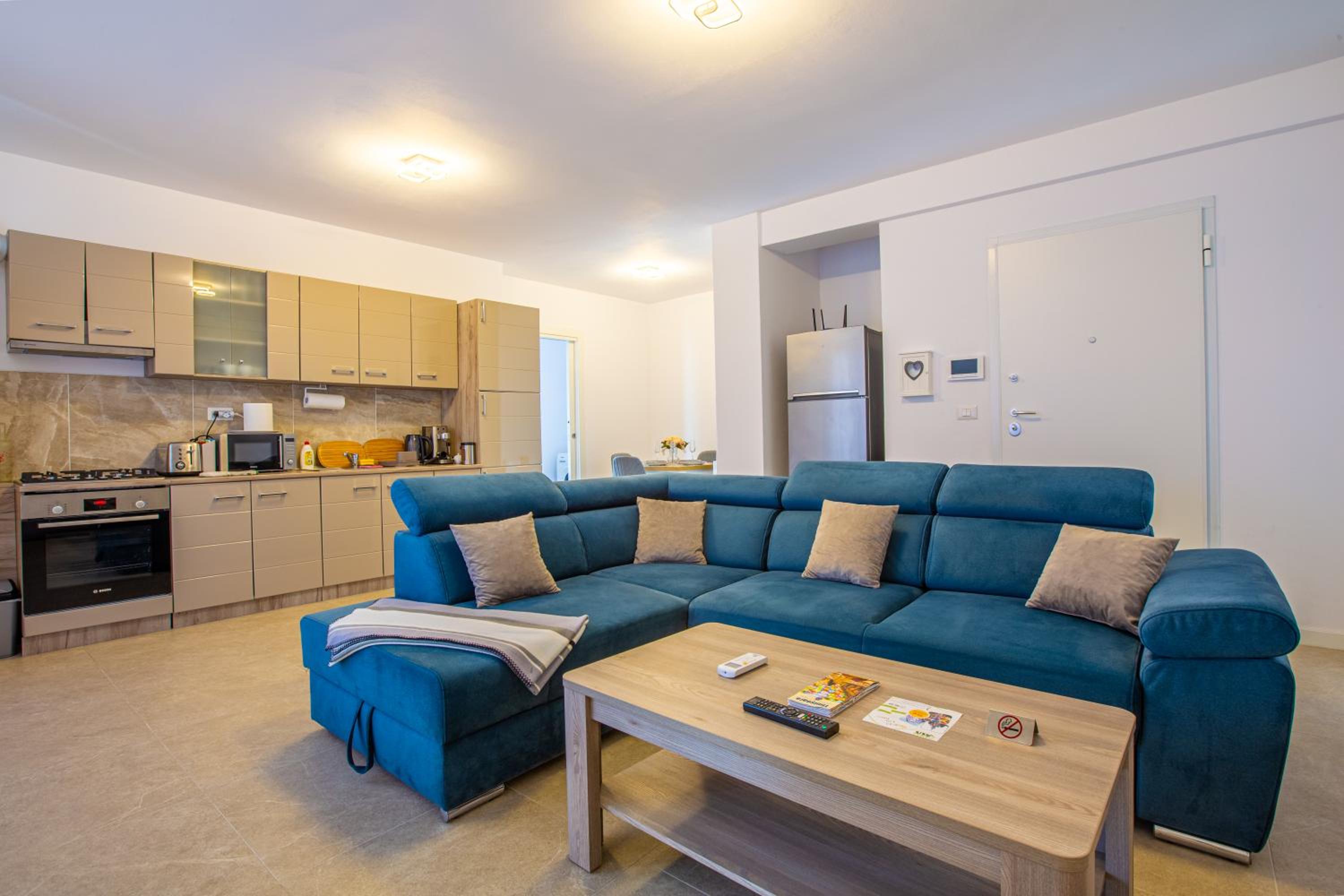 ATENEO - TREVI 2 ApArt Hotel, Modern DeLuxe Apartment with Big Terrace