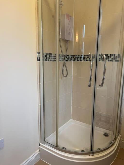 Charming two-bed in Southampton view 2