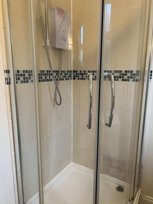 Charming two-bed in Southampton view 3