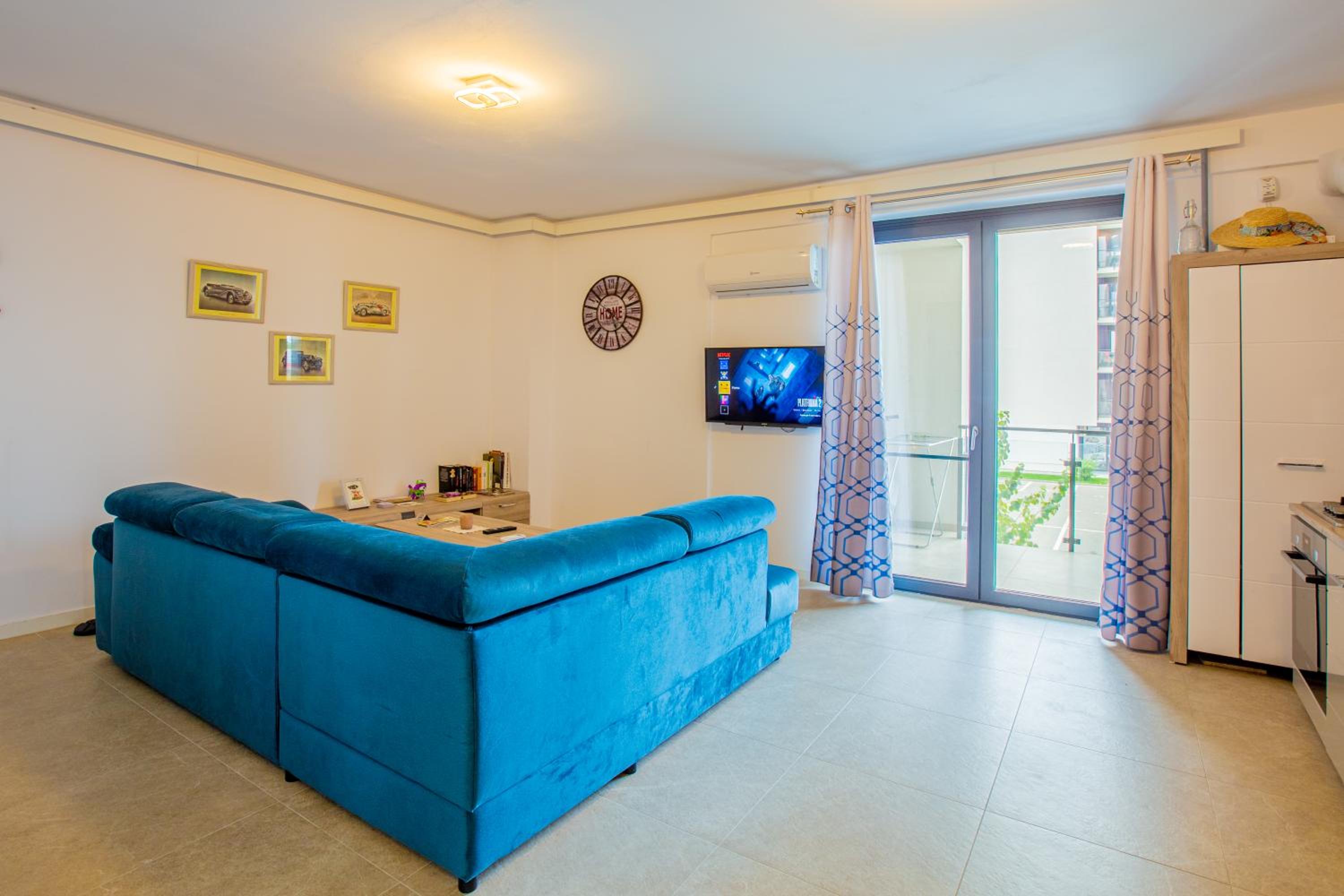 ATENEO - TREVI 2 ApArt Hotel, Modern DeLuxe Apartment with Big Terrace