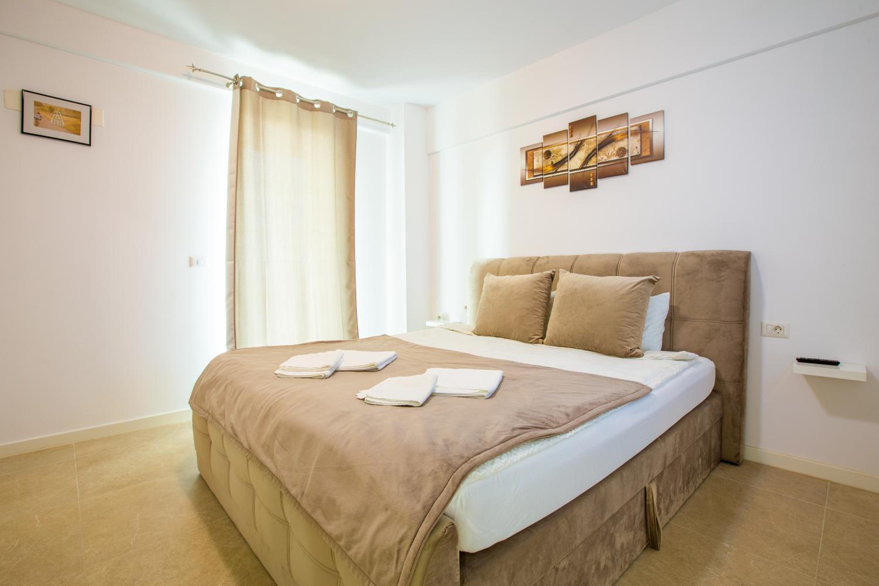 ATENEO - TREVI 2 ApArt Hotel, Modern DeLuxe Apartment with Big Terrace