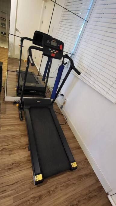3BR Elegant & Central Loc- Netflix, WiFi, MiniBar! view 5