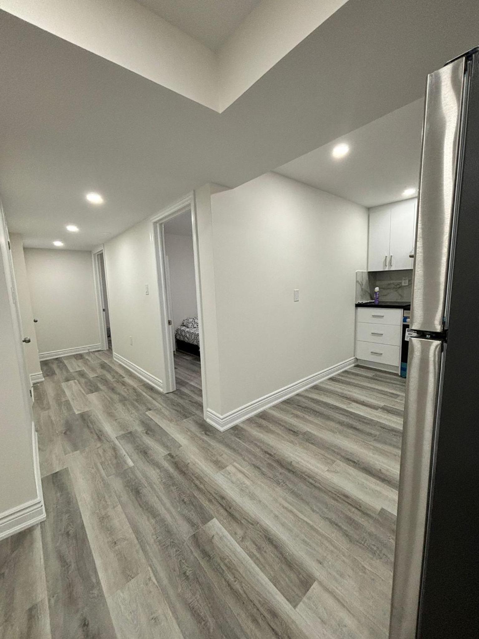 Bright Queen Room close to Sheridan College and Airport